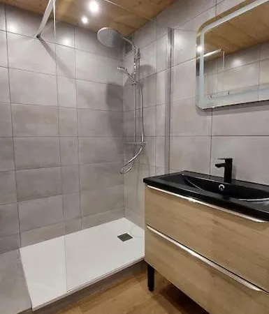 Douillet 33 M² Piscine Et Sauna - 6 Pers *