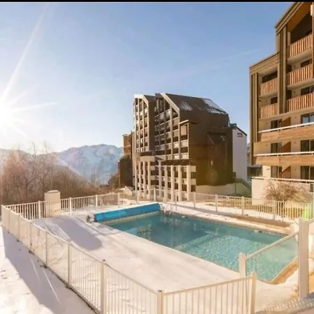 Douillet 33 M² Piscine Et Sauna - 6 Pers Huez